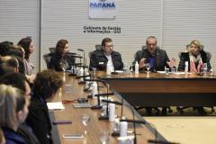 Foto de autoridades durante lançamento do PEM PEN - Planejamento Espacial Marinho, Solenidade de lançamento do ptojeto piloto da região marinha do sul do Brasil. Curitiba Pr - Palácio Iguaçú - GGI com a presença do Secretário de estado do desenvolvimento 