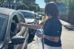 IAT distribuiu 960 copos da água e cartões informativos para conscientizar a população de Curitiba sobre o uso racional do recurso hídrico