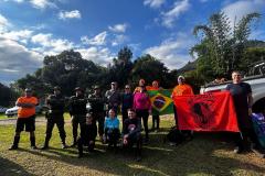 Com apoio do IAT, mutirão recolheu cerca de 15 quilos de lixo do Pico Paraná