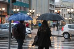 Nova frente fria trará chuva e queda das temperaturas ao Paraná, prevê Simepar
