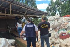 Operação contra depósitos irregulares em Laranjeiras do Sul terminou com R$ 50 mil em multas por crimes ambientais