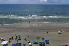 Fim de semana típico de verão: Litoral terá temperaturas acima de 30°C e chuva à tarde