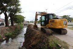 Estado começa a limpar e desassorear 45 quilômetros de canais no Litoral do Paraná 