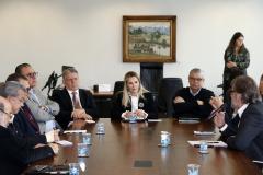 Governadora Cida Borghetti assina o decreto que regulamenta a lei estadual 18.295, de 2014. A medida dispõe sobre formas, prazos e procedimentos para a regularização ambiental de propriedades rurais, e atende dispositivos da lei federal 12.651, que estabeleceu o Novo Código Florestal brasileiro.  -   Curitiba, 29/10/2018   -  Foto: Jonas Oliveira/Governadoria
