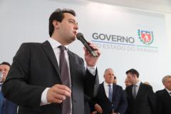 O governador Carlos Massa Ratinho Junior afirmou nesta terça-feira (12) que o Governo do Estado vai agilizar os processos de licenciamento ambiental para aliar a sustentabilidade com o desenvolvimento econômico do Estado. Ele deu posse, em cerimônia no Palácio Iguaçu, ao secretário de Estado do Desenvolvimento Sustentável e Turismo, Marcio Nunes, e aos presidentes das autarquias vinculadas à pasta.  _  Curitiba, 12/02/2019  -  Foto: José Fernando Ogura/ANPr