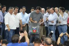O governador Carlos Massa Ratinho Junior afirmou nesta sexta-feira (12), em encontro com prefeitos de cidades da região Norte, realizado na ExpoLondrina, que o programa de transferência da sede administrativa para cidades do interior fortalece a presença do governo junto à população e agiliza o encaminhamento das demandas regionais.  -  Londrina, 12/04/2019  -  Foto: Rodrigo Félix Leal/ANPr