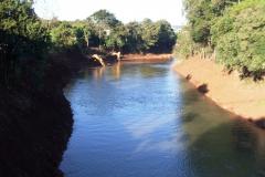 Durante as fortes chuvas ocorridas no mês de junho, as famílias que vivem nas proximidades do rio Marrecas, em Francisco Beltrão, na região Sudoeste do Paraná, puderam ser avisadas com três horas de antecedência de que o nível do rio iria subir. O rio também passa por obras de drenagem, que já aumentar a sua vazão.