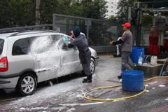 Lavacar é uma das atividades que podem ser licenciadas pelos municípios homologados .Foto: Divulgação