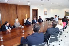 Governador Beto Richa recebe os secretários Ricardo Soavinski , do Meio Ambiente e Recursos Hídricos; Silvio Barros, do Planejamento e Coordenação Geral; Flávio Arns, Secretaria Especial para Assuntos Estratégicos e Alice Alexandre, diretora executiva do Instituto Life.Curitiba, 01/03/2016.Foto: Orlando Kissner/ANPr