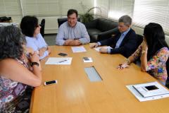 O Instituto Ambiental do Paraná (IAP) e o Conselho Regional de Biologia firmaram na quinta-feira (19) um Termo de Cooperação Técnica e Científica para capacitar biólogos para atuar nos processos de licenciamento ambiental de criadouros da fauna silvestre. Foto: IAP