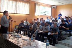 Os municípios da região Centro-sul do estado formalizaram carta de intenção para a descentralização do Licenciamento Ambiental por meio de consórcio. O documento foi entregue ao presidente do Instituto Ambiental do Paraná (IAP), Luiz Tarcísio Mossato Pinto, nessa sexta-feira (17), durante reunião ordinária da Associação dos Municípios do Centro do Paraná (Amocentro), em Pitanga.Foto: IAP