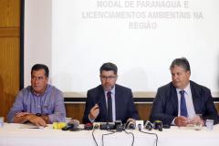 Coletiva Instituto Ambiental do Paraná (IAP) para esclarecimentos sobre o eixo modal de Paranaguá e licenciamentos ambientais na região. Participaram da coletiva o presidente do IAP, Luiz Tarcísio Mossato Pinto; o diretor-presidente da Administração dos Portos de Paranaguá e Antonina ( APPA), Luiz Henrique Dividino; e o procurador geral do Estado, Paulo Sérgio Rosso.Curitiba, 03/04/2017.Foto: Arnaldo Alves/ANPr
