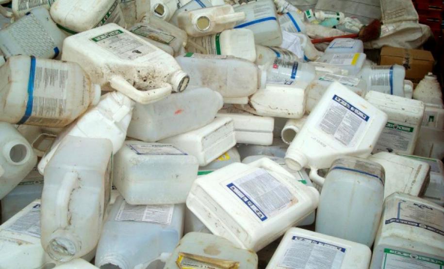 Portaria do IAT estabelece multa para quem não fizer corretamente a tríplice lavagem dos recipientes ou não entregar o material nas Centrais de Recebimentos de Embalagens no Estado