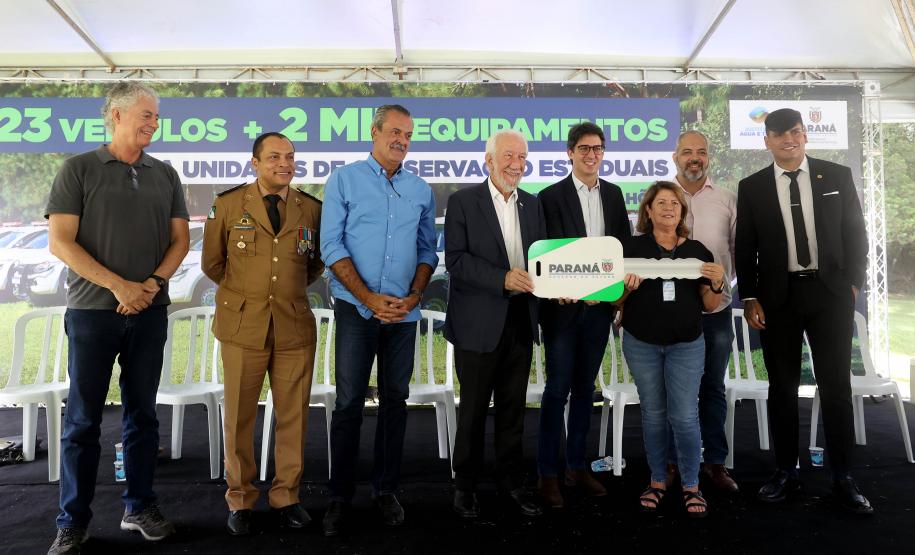 O governador em exercício Darci Piana entregou nesta quarta-feira (8) novos veículos e equipamentos às Unidades de Conservação do Paraná e anunciou a implantação de outras quatro.