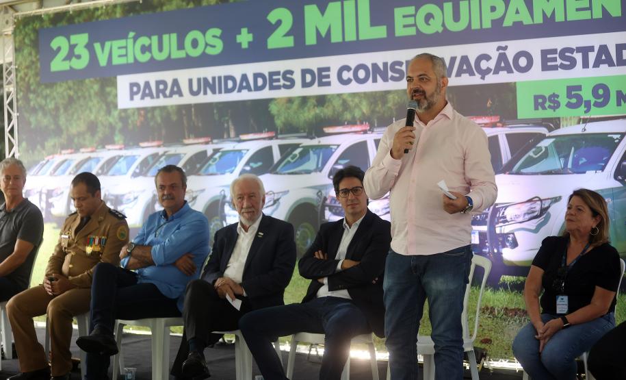 O governador em exercício Darci Piana entregou nesta quarta-feira (8) novos veículos e equipamentos às Unidades de Conservação do Paraná e anunciou a implantação de outras quatro.