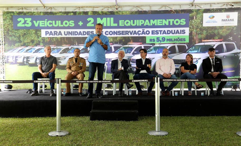 O governador em exercício Darci Piana entregou nesta quarta-feira (8) novos veículos e equipamentos às Unidades de Conservação do Paraná e anunciou a implantação de outras quatro.