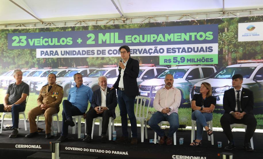 O governador em exercício Darci Piana entregou nesta quarta-feira (8) novos veículos e equipamentos às Unidades de Conservação do Paraná e anunciou a implantação de outras quatro.
