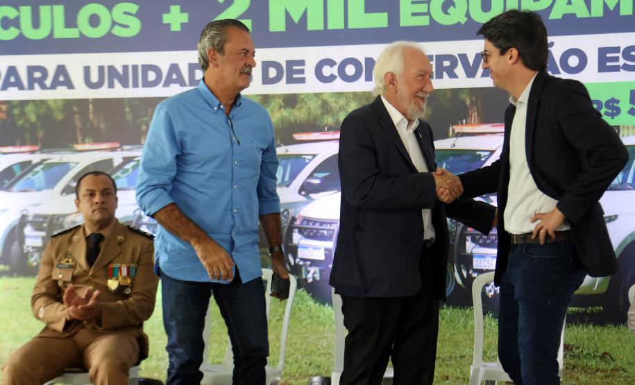 O governador em exercício Darci Piana entregou nesta quarta-feira (8) novos veículos e equipamentos às Unidades de Conservação do Paraná e anunciou a implantação de outras quatro.