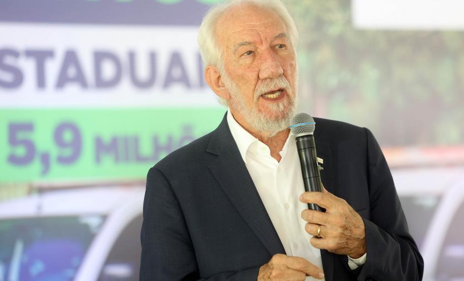 O governador em exercício Darci Piana entregou nesta quarta-feira (8) novos veículos e equipamentos às Unidades de Conservação do Paraná e anunciou a implantação de outras quatro.