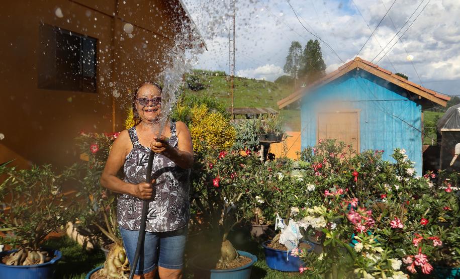 Moradores do Parana beneficiados pelo programa de poços artesianos do Governo do Estado em Jesuítas