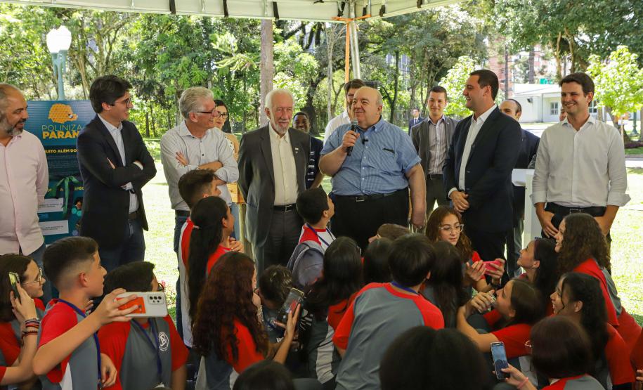 O governador do Paraná, Carlos Massa Ratinho Junior, inaugura o jardim de colmeias de abelhas nativas e a horta orgânica no Palácio Iguaçu.