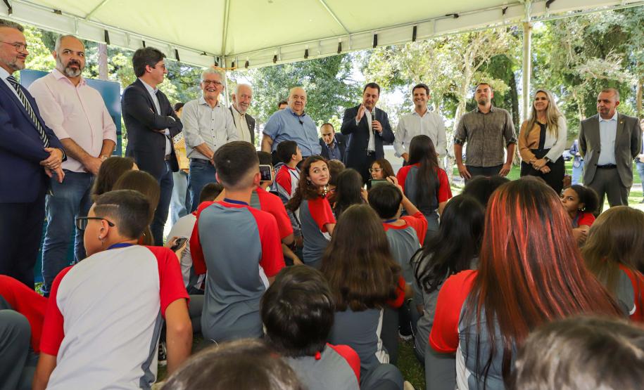O governador do Paraná, Carlos Massa Ratinho Junior, inaugura o jardim de colmeias de abelhas nativas e a horta orgânica no Palácio Iguaçu.