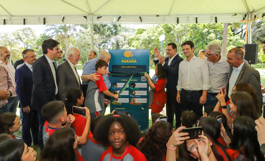 O governador do Paraná, Carlos Massa Ratinho Junior, inaugura o jardim de colmeias de abelhas nativas e a horta orgânica no Palácio Iguaçu.