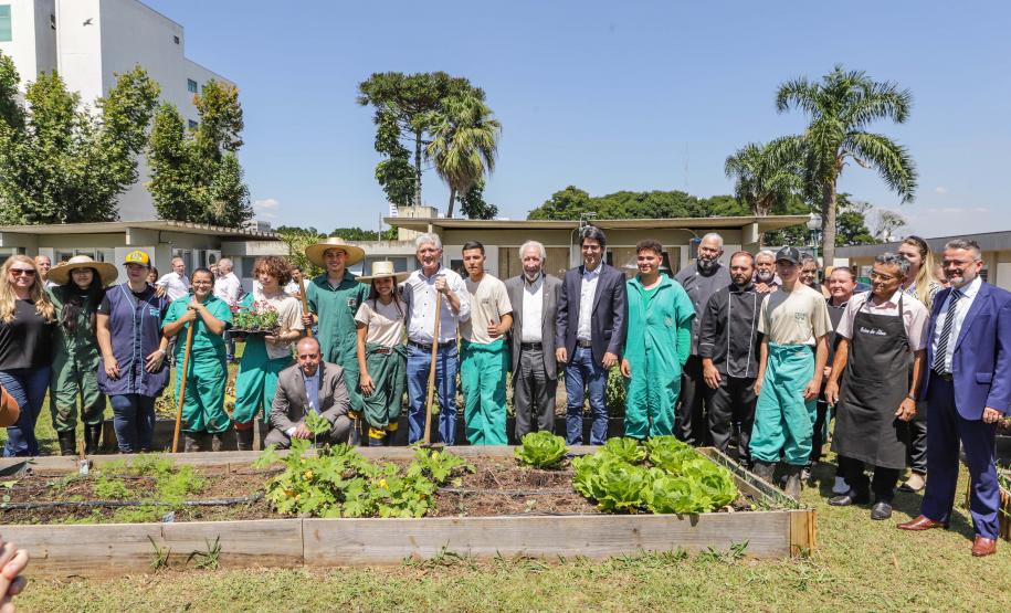 O governador do Paraná, Carlos Massa Ratinho Junior, inaugura o jardim de colmeias de abelhas nativas e a horta orgânica no Palácio Iguaçu.