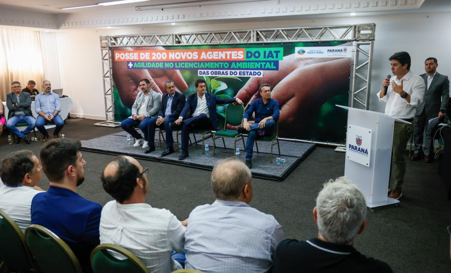 O governador Carlos Massa Ratinho Junior deu posse nesta segunda-feira (4) a 200 novos servidores que reforçarão o efetivo do Instituto Água e Terra (IAT).