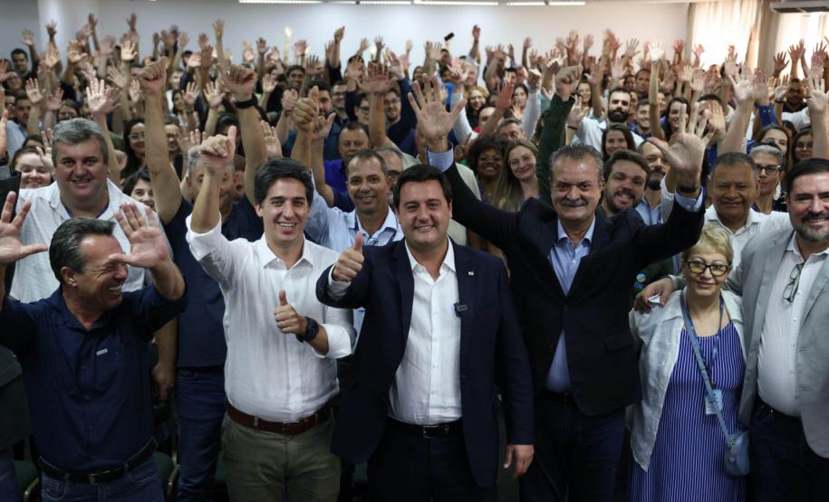 O governador Carlos Massa Ratinho Junior deu posse nesta segunda-feira (4) a 200 novos servidores que reforçarão o efetivo do Instituto Água e Terra (IAT).