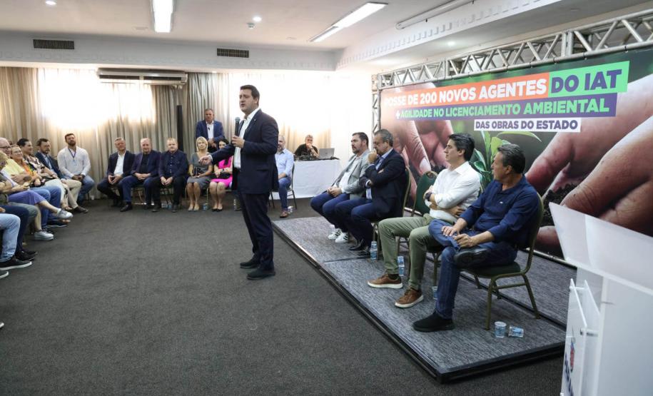 O governador Carlos Massa Ratinho Junior deu posse nesta segunda-feira (4) a 200 novos servidores que reforçarão o efetivo do Instituto Água e Terra (IAT).