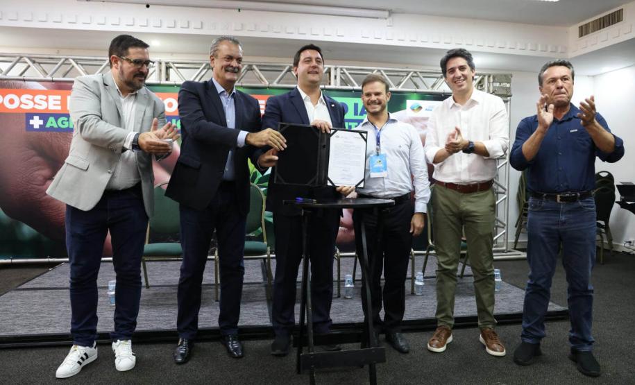 O governador Carlos Massa Ratinho Junior deu posse nesta segunda-feira (4) a 200 novos servidores que reforçarão o efetivo do Instituto Água e Terra (IAT).