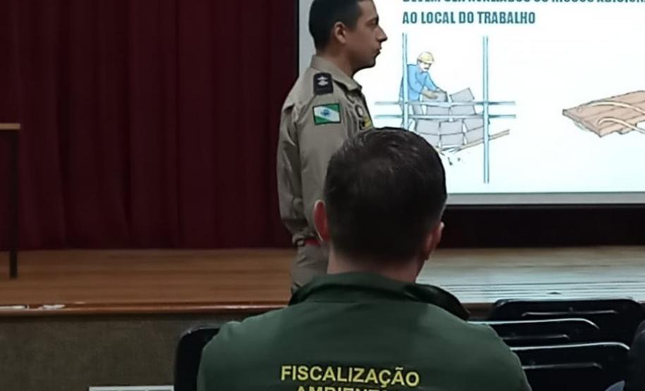 Profissionais do IAT começaram a ser treinados por oficiais do Corpo de Bombeiros para o trabalho em altura.