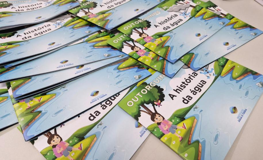 Cartilha elaborada pela equipe de Outorga do IAT ajuda no uso consciente da água.