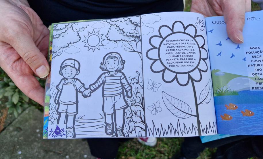 Cartilha elaborada pela equipe de Outorga do IAT ajuda no uso consciente da água.
