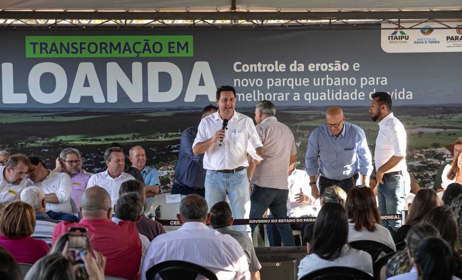 Loanda, 21 de junho de 2024 - O governador Carlos Massa Ratinho Junior assinou, em Loanda, a Ordem de Serviço para o início da obra de controle e recuperação da erosão no Emissário Água da Mina.