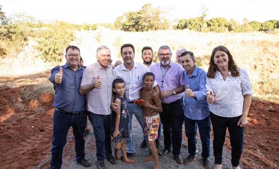 Loanda, 21 de junho de 2024 - O governador Carlos Massa Ratinho Junior assinou, em Loanda, a Ordem de Serviço para o início da obra de controle e recuperação da erosão no Emissário Água da Mina.