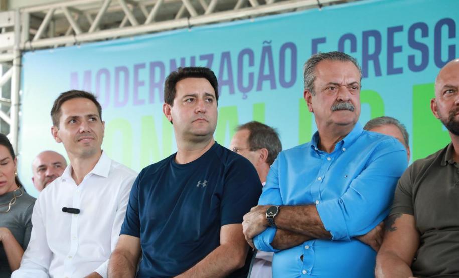 O governador Carlos Massa Ratinho Junior anunciou neste sábado (22), no balneário de Praia de Leste, o projeto de modernização da orla de Pontal do Paraná e um pacote de investimentos para a cidade que ultrapassará R$ 96 milhões. As ações contemplam diferentes secretarias e órgãos do Governo do Estado e serão implementadas até 2028