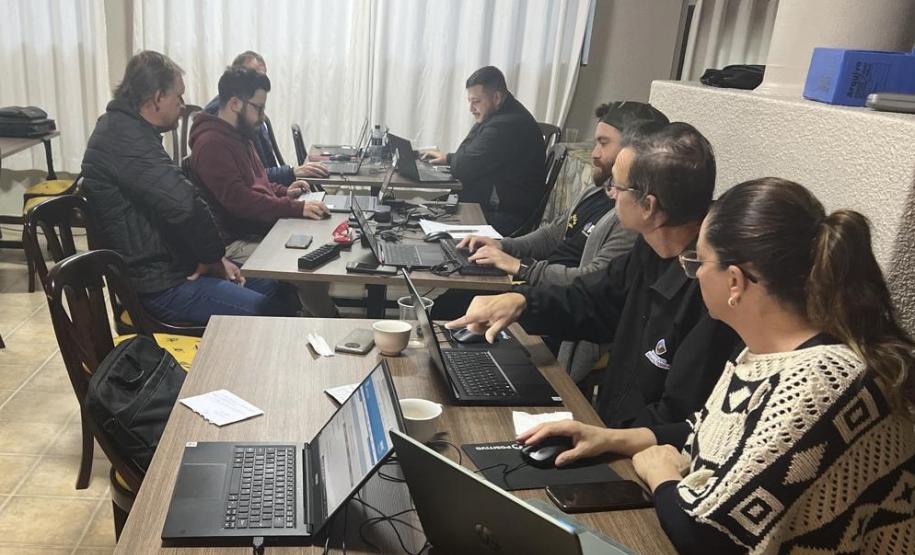 Equipe do Instituto Água e Terra durante a operação remota de combate ao desmatamento