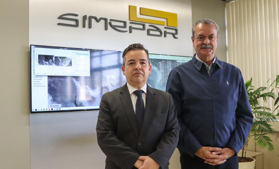 Everton Souza, secretário do Desenvolvimento Sustentável, e Paulo de Tarso: diretor-presidente do Simepar: trabalho em conjunto pelo meio ambiente do Paraná