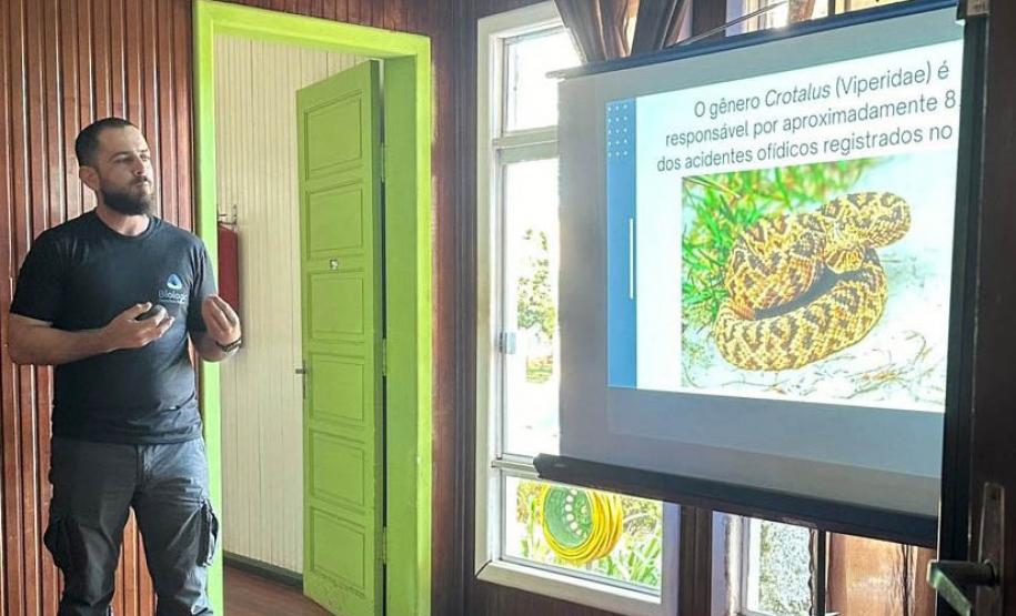 IAT capacita técnicos ambientais para o manejo correto de serpentes