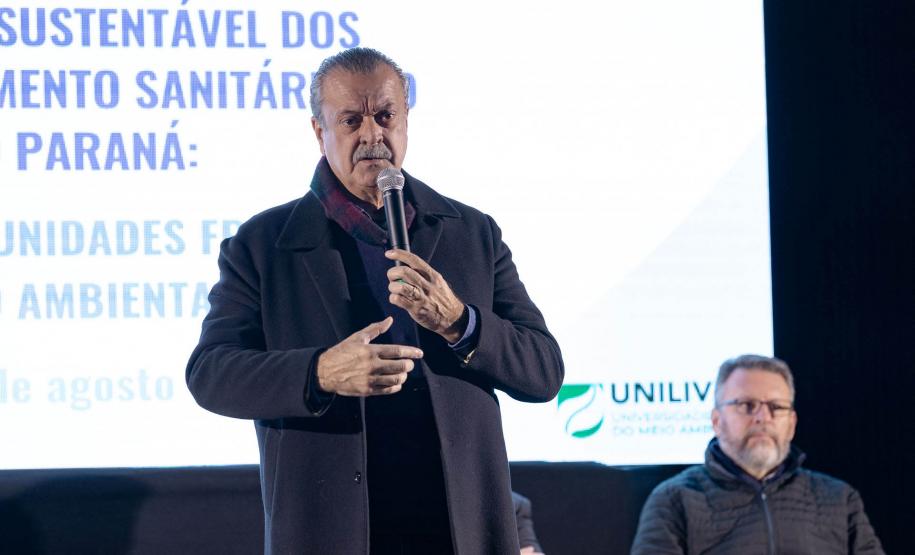 Começou nesta terça-feira (27/8), em Curitiba, o maior evento do ano para integração e disseminação de conhecimento entre técnicos da  Companhia de Saneamento do Paraná (Sanepar) e do Instituto Água e Terra (IAT).  Na foto, o secretário de Estado de Desenvolvimento Sustentável, Everton Souza