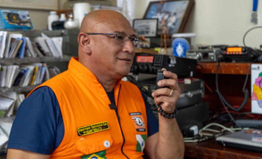 O presidente da Liga de Amadores Brasileiros de Rádio Emissão (LABRE), Renato Figuerôa, éum destes voluntários.
