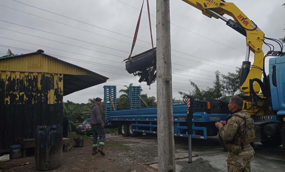 Litoral: em operações com outros órgãos, IAT retira entulho e fecha lava jato irregular