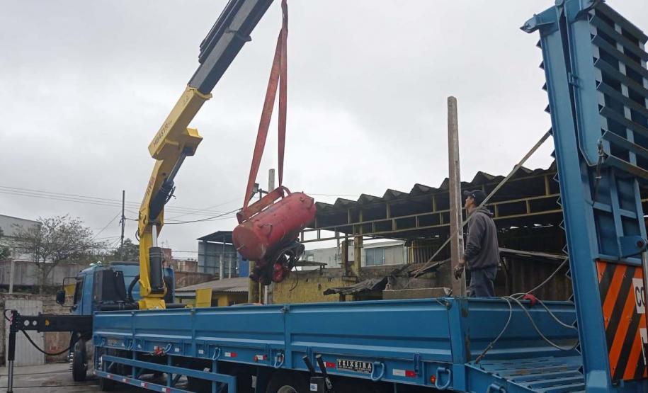 Litoral: em operações com outros órgãos, IAT retira entulho e fecha lava jato irregular