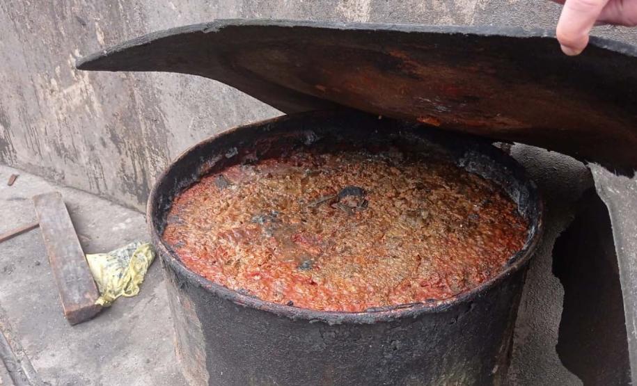 Litoral: em operações com outros órgãos, IAT retira entulho e fecha lava jato irregular