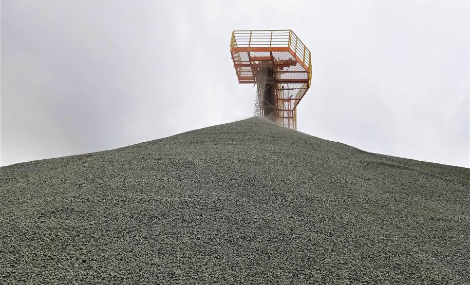 Rochas britadas, argila, fluorita e mais: comercialização de minérios cresce 15% no Paraná