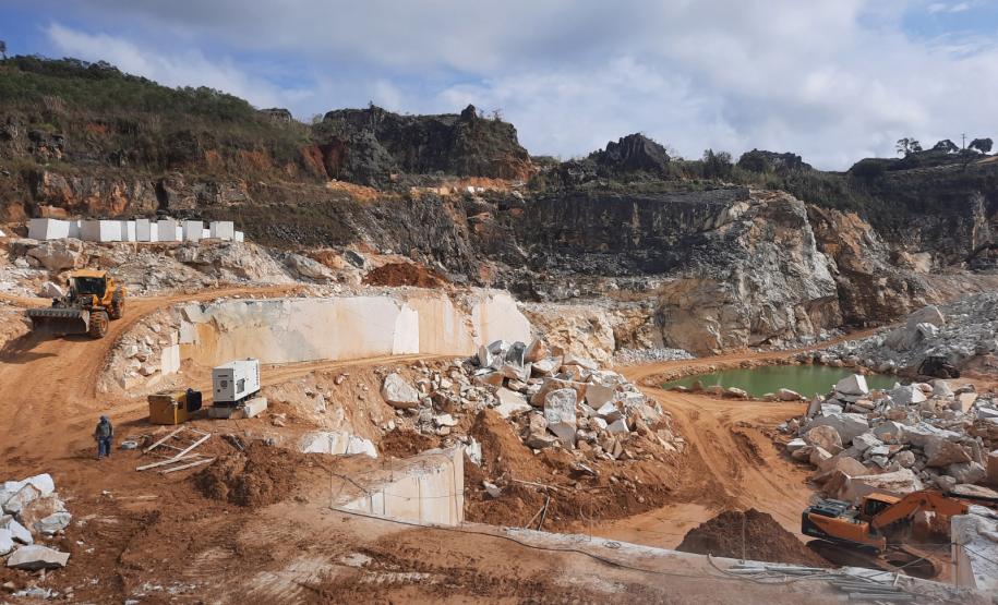 Rochas britadas, argila, fluorita e mais: comercialização de minérios cresce 15% no Paraná