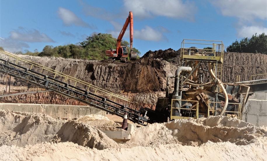 Rochas britadas, argila, fluorita e mais: comercialização de minérios cresce 15% no Paraná