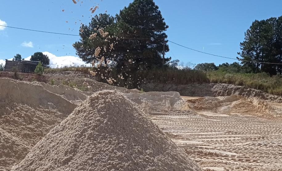 Rochas britadas, argila, fluorita e mais: comercialização de minérios cresce 15% no Paraná